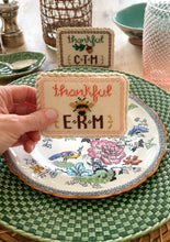 Load image into Gallery viewer, thankful bee place card
